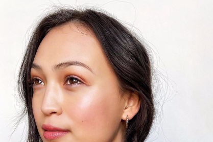 Highlighter: Oι χρυσοί κανόνες για να το απλώσετε σωστά