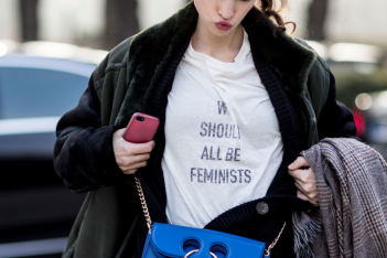 Πόσο φεμινιστικό είναι το feminist μπλουζάκι σου; 