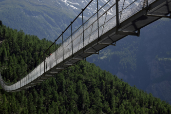 Οι 10 πιο εντυπωσιακές πεζογέφυρες στον κόσμο