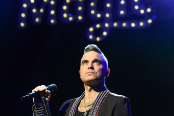 Ο Robbie Williams αποκάλυψε ότι υπήρχε συμβόλαιο θανάτου στο όνομά του