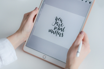 Το κρυφό κόλπο στο iPhone και iPad για τα κείμενα που θα σου λύσει τα χέρια