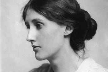 «Για το μεγαλύτερο μέρος της Ιστορίας, ο Ανώνυμος είναι συνήθως γυναίκα»: 140 χρόνια από τη γέννηση της Virginia Woolf