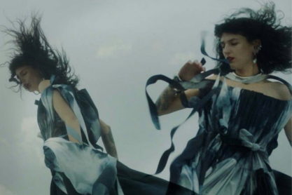 Storm Chasing: To νέο film του Alexander McQueen ντύνεται με τις καταιγίδες του Λονδίνου