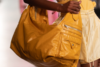Τα handbag trends που θα κυριαρχήσουν τη φετινή άνοιξη