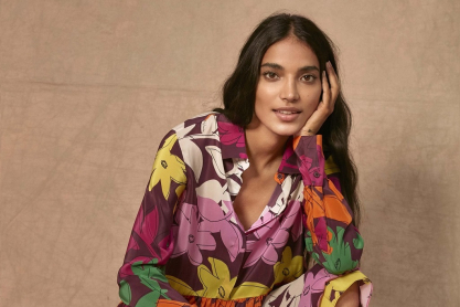 Η ανοιξιάτικη συλλογή του οίκου Carolina Herrera είναι αφιερωμένη στις γυναίκες που αγαπούν τα χρώματα και τα floral μοτίβα