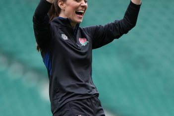 Η Kate Middleton παίζει ράγκμπι, τρέχει, σηκώνεται στον αέρα και ζει την καλύτερη ζωή της
