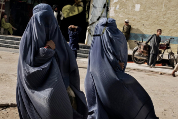 «Οι Ταλιμπάν φοβούνται την ομορφιά και τη δύναμή μας»: Η Nazia από την Kabul μιλά για μια κοινωνία που μάχεται τη γυναίκα