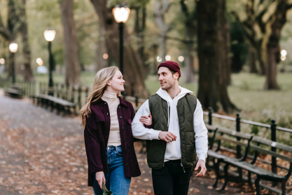 Groundhogging: Τι είναι το dating trend που δεν σε αφήνει να απολαύσεις το ραντεβού σου