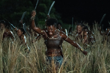 The Woman King: Η Viola Davis κόβει την ανάσα στις πρώτες σκηνές της πολυαναμενόμενης ταινίας 