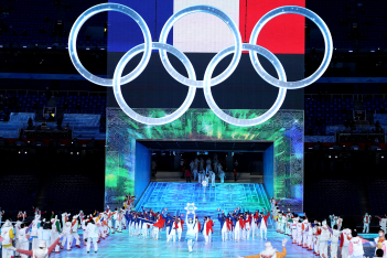 Χειμερινοί Ολυμπιακοί Αγώνες: Η φαντασμαγορική τελετή έναρξης και η στιγμή που παιδιά από την Κίνα τραγούδησαν τον Ολυμπιακό ύμνο στα ελληνικά 