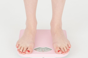 Γιατί το βάρος μας αυξομειώνεται συνέχεια;