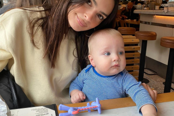 Η Emily Ratajkowski γιόρτασε τα πρώτα γενέθλια του γιου της με τις πιο χαριτωμένες φωτογραφίες