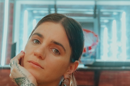 Αγγελιάνα Κορωνιού a.k.a Foxy Lady: «Ένας άντρας γίνεται γοητευτικός και όμορφος όταν αγαπάει τις γυναίκες»