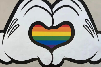 Οι εργαζόμενοι της Disney διαδηλώνουν και απαιτούν στήριξη στην LGBTQ+ κοινότητα: «Θέλουμε περισσότερα»