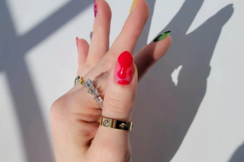 Τα lava nails είναι η τελευταία τάση των 00s που σαρώνει στο Instagram
