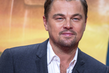 O Leonardo DiCaprio προσφέρει 10 εκατ. δολάρια στο Κίεβο, κάνοντας μία από τις μεγαλύτερες δωρεές