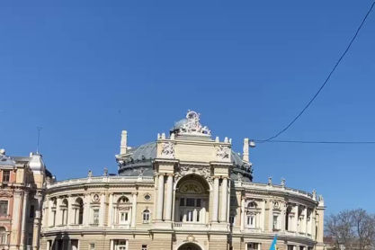 Οδησσός: Η συγκλονιστική στιγμή που οι καλλιτέχνες της όπερας τραγουδούν τον «Nabucco» του Verdi και στέλνουν μήνυμα ειρήνης