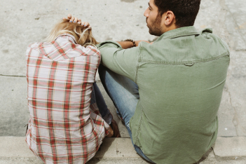 4 σημάδια που δείχνουν ότι είσαι σε μια εξαρτητική σχέση