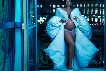 H Rihanna λάμπει στη Vogue: «Ελπίζω ότι μπόρεσα να επαναπροσδιορίσω τι θεωρείται "αξιοπρεπές" για τις έγκυες γυναίκες»