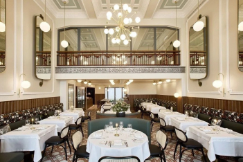 «Όλυμπος Νάουσα»: Το θρυλικό εστιατόριο επιστρέφει με όλη του τη δόξα μετά από 28 χρόνια - Οι πρώτες φωτογραφίες