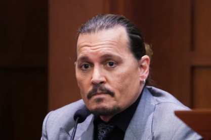 Δίκη Depp-Heard: Οι δικηγόροι της Heard έδειξαν φωτογραφίες του Depp λιπόθυμου από τις καταχρήσεις