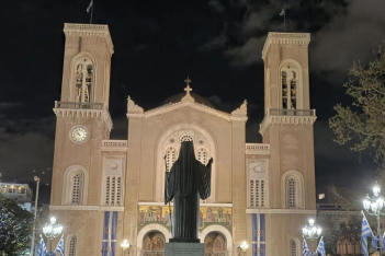 Πάσχα στην πόλη: 5 εκκλησίες της Αθήνας με κατανυκτική ατμόσφαιρα για Επιτάφιο και Ανάσταση
