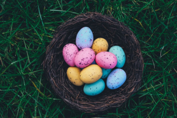 Πώς μπορείτε να βάψετε τα αυγά με φυσικό τρόπο  