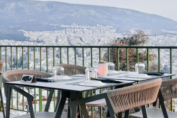 Η Αθήνα στο πιάτο: 5 spots στην πόλη με πανέμορφη θέα