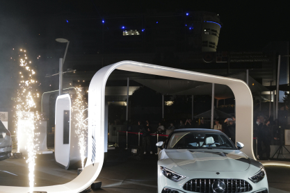 Με μία εντυπωσιακή εκδήλωση η Mercedes-Benz Ελλάς γιόρτασε τα εγκαίνια της Έκθεσης “PAST TO THE FUTURE” στο εμπορικό κέντρο Golden Hall