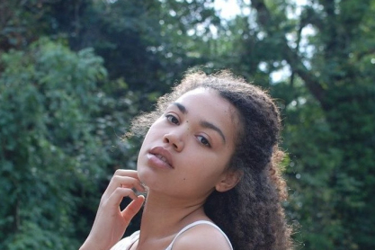 Ruby Barker: Η πρωταγωνίστρια του «Bridgerton» νοσηλεύεται σε ψυχιατρική κλινική: «Ένιωθα θυμό και απελπισία μέχρι που ζήτησα βοήθεια»