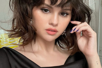 H Selena Gomez μας δείχνει 5 απλά manicure για να είστε πάντα safe