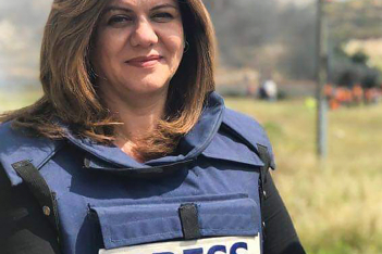 Shireen Abu Akleh: H δημοσιογράφος του Al Jazeera που δολοφονήθηκε εν ψυχρώ από Ισραηλινούς