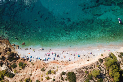 Τριήμερο Αγίου Πνεύματος: 5 νησιά για την πρώτη καλοκαιρινή απόδραση