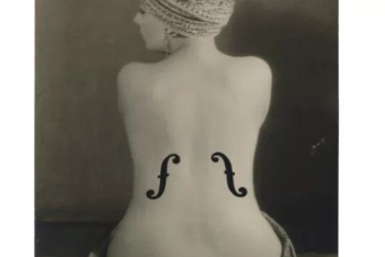 Le Violon d’Ingres: Το διάσημο έργο του Man Ray έγινε η ακριβότερη φωτογραφία που έχει πουληθεί ποτέ σε δημοπρασία 