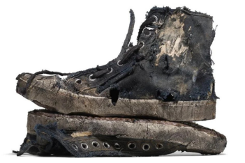 O Balenciaga πουλά κατεστραμμένα sneakers για 1.850 δολάρια