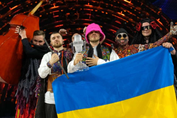 Eurovision 2022: Πούλησαν το τρόπαιο οι Kalush Orchestra για να πάρει drones η Ουκρανία για τον πόλεμο