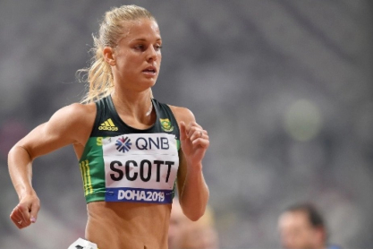 Η Ντομινίκ Σκοτ και η γλυκιά απελευθέρωση του... καθρέφτη