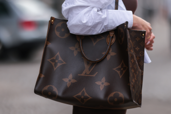 O Louis Vuitton δημιούργησε μια τσάντα αφιερωμένη στη Μύκονο