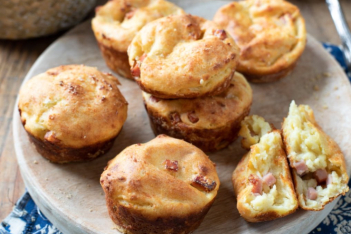 Υπέροχα muffins πατάτας με παρμεζάνα και ζαμπόν 