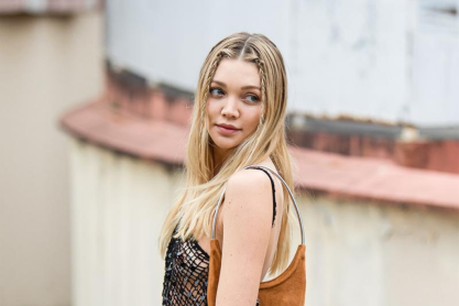 Outfit inspo: Πώς να ντυθείτε στις υψηλές θερμοκρασίες
