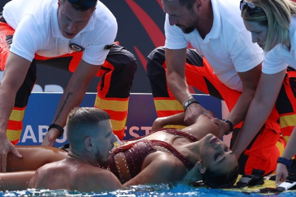 Ανίτα Άλβαρες, ο «κύκνος» που ξεπερνά τα όριά του