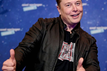 O Elon Musk απολύει το 10% της Tesla γιατί έχει... «πολύ κακό προαίσθημα»