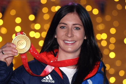 Ιβ Μίρχεντ: Ποια είναι η «χρυσή» Ολυμπιονίκης που τιμήθηκε από τη Βασίλισσα Ελισάβετ με OBE