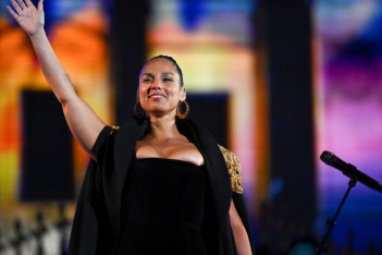 H Alicia Keys αποκάλυψε το αίτημα της Ελισάβετ πριν τη συναυλία για το Πλατινένιο Ιωβηλαίο 