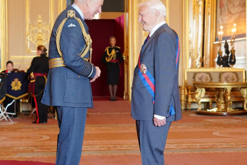 Ο Sir David Attenborough τιμήθηκε με δεύτερο τίτλο ιππότη, μετά το 1985