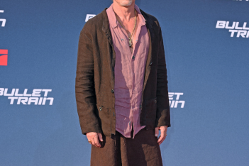 Η λινή φούστα του Brad Pitt είναι η νέα μας εμμονή