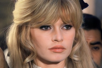 Τα μαλλιά της Brigitte Bardot είναι το νέο viral TikTok trend με 3,8 εκατ. προβολές