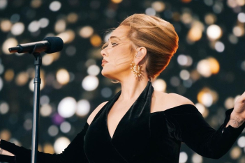 H Adele διέκοψε τη συναυλία της 4 φορές για να βοηθήσει τους fans της 