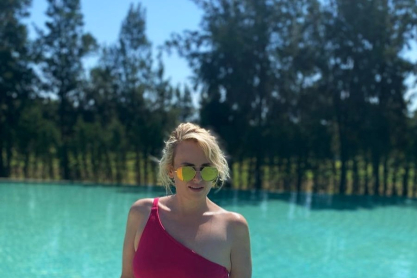 Rebel Wilson: «Eίστε πολλά περισσότερα από το βάρος σας, τα κιλά δεν σας καθορίζουν»