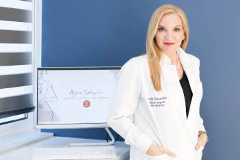 Νέλλη Τζιβαρίδου: Η πλαστική χειρουργός μας μιλά για το botox, τα σύγχρονα πρότυπα ομορφιάς και την θεραπεία που ζητούν οι γυναίκες